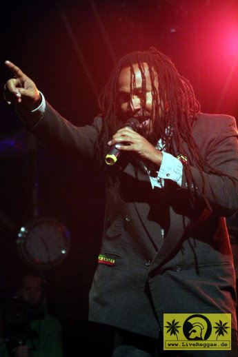 Aaron Silk (Jam) with The House Of Riddim Band 21. Reggae Jam Festival - Bersenbrueck 25. Juli 2015 (2).JPG